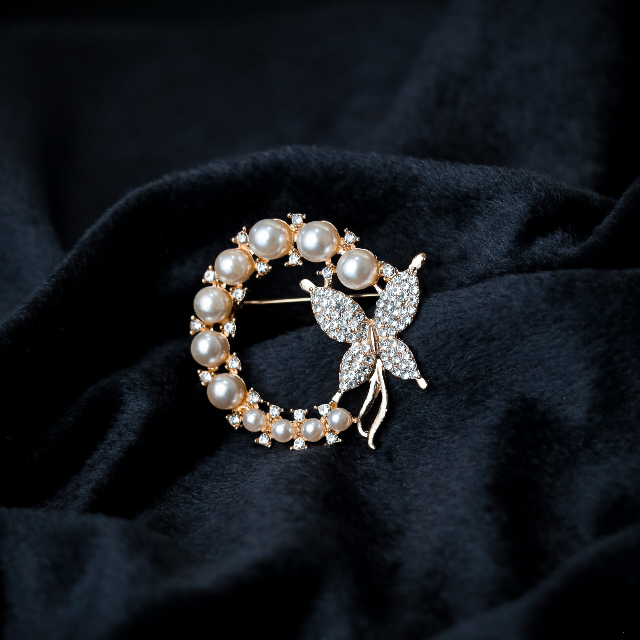 Butterfly Wreath Brooch (Gold)