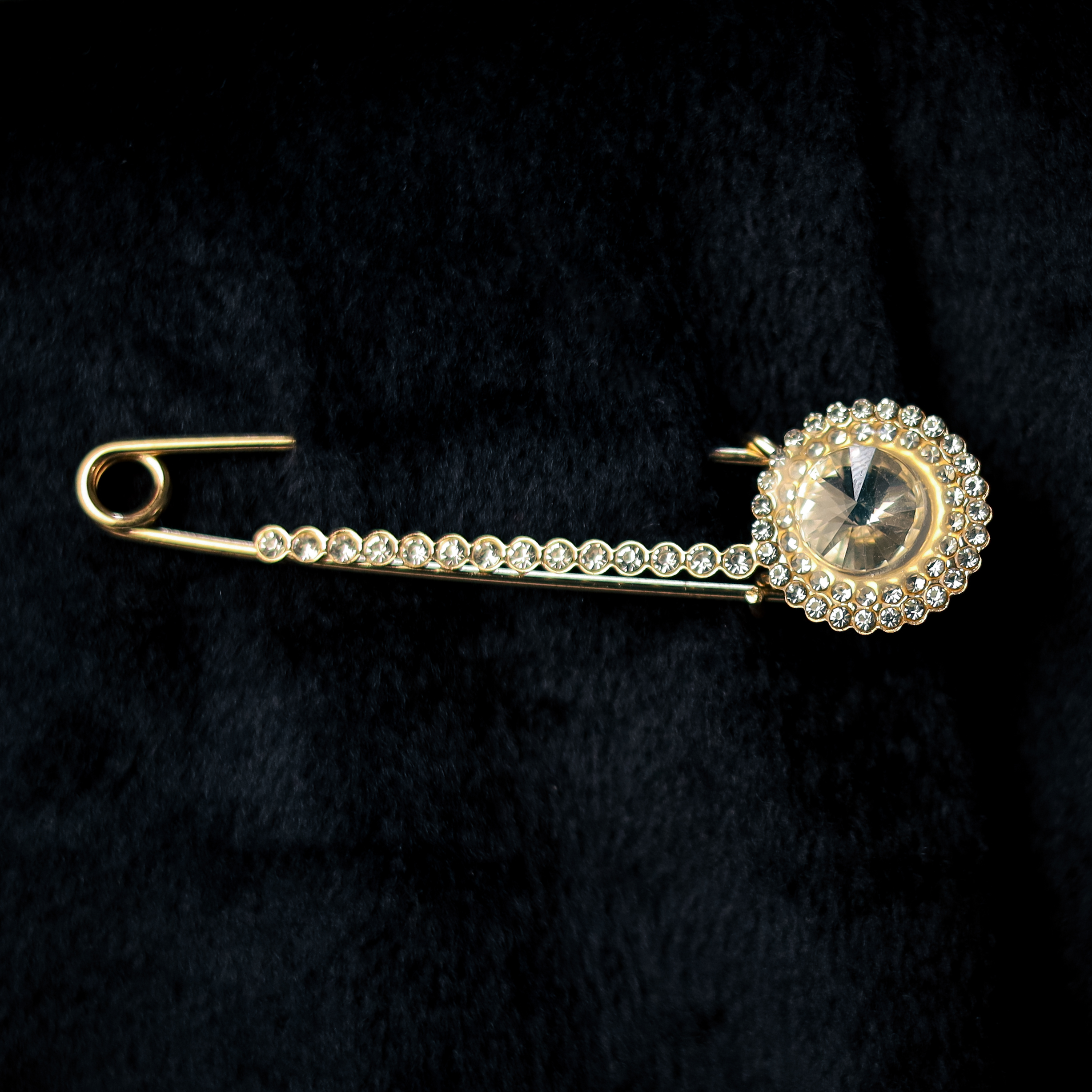 Aurora Glow Saree Pin for women